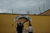 ARBEIT MACHT FREI(働けば自由になれる)